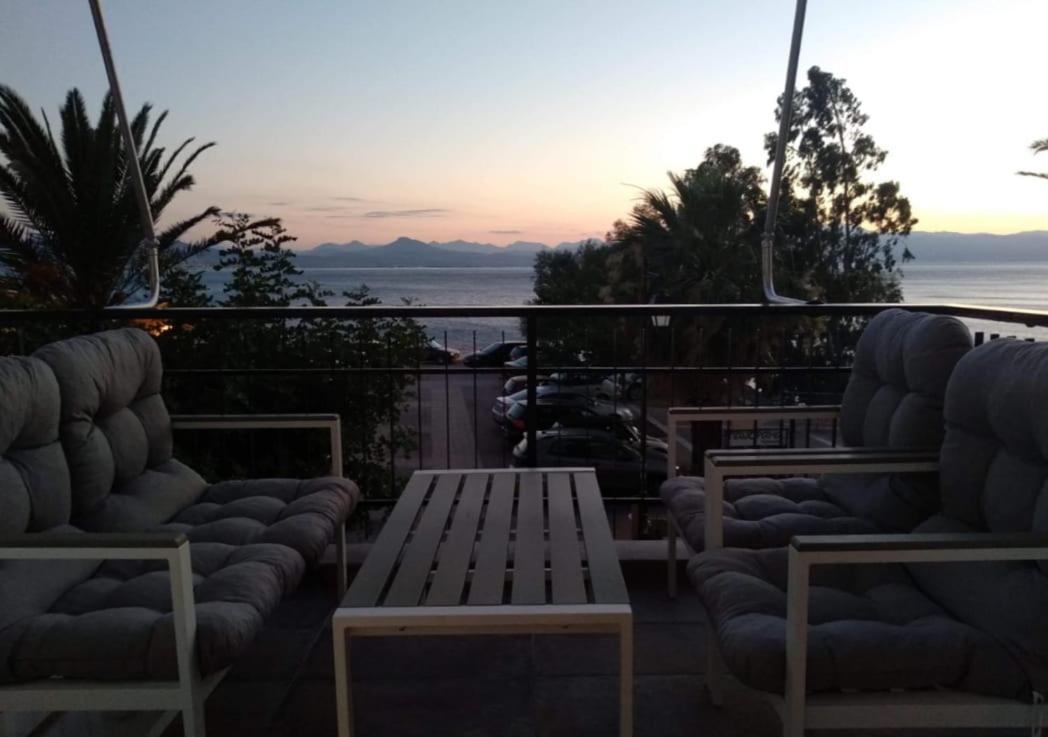 Luxury Seaview Apartment Con Vista Loutráki Dış mekan fotoğraf